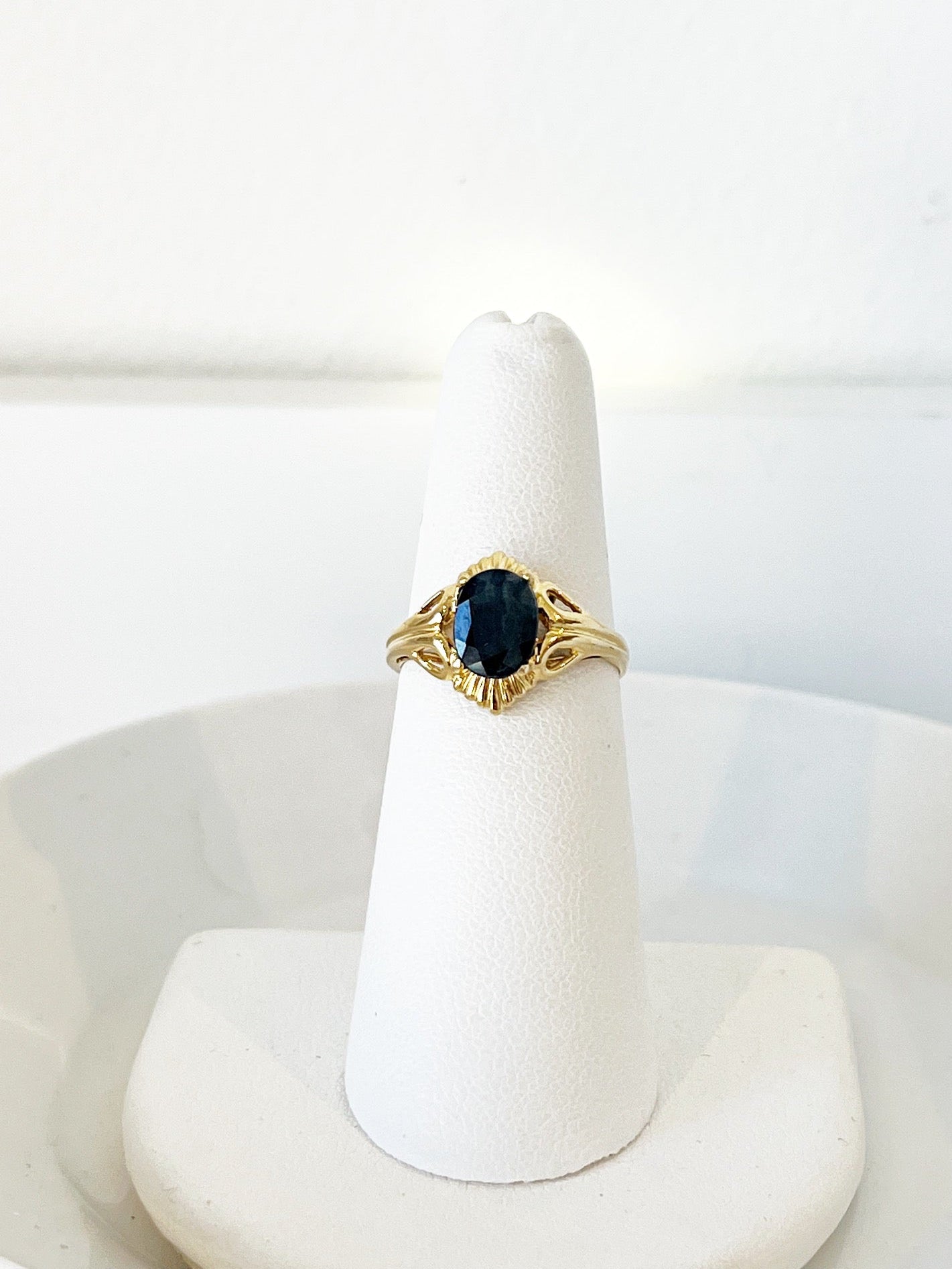 Sapphire Ring {18kt/Estate}