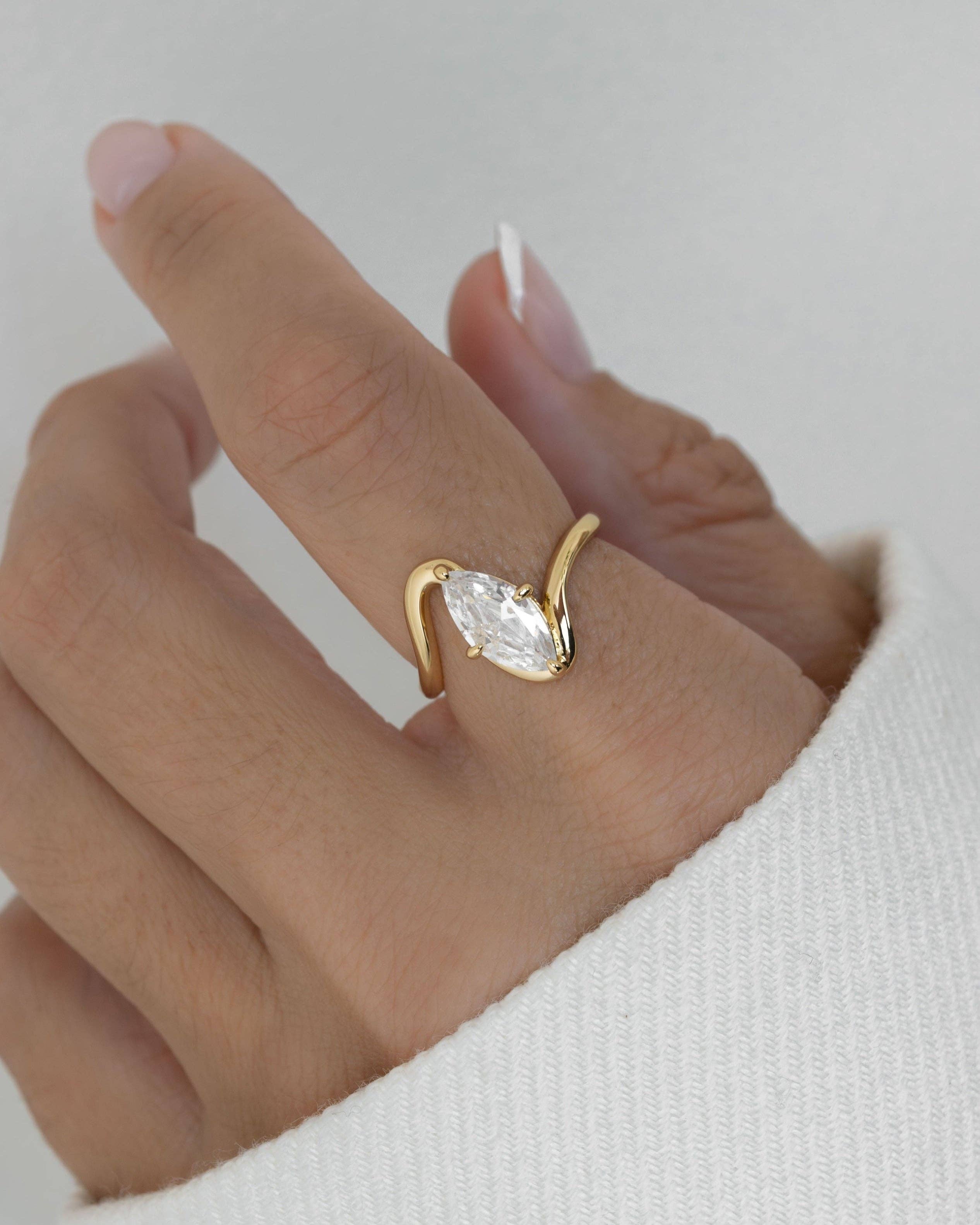 Marquise Swirl Ring {Gold}