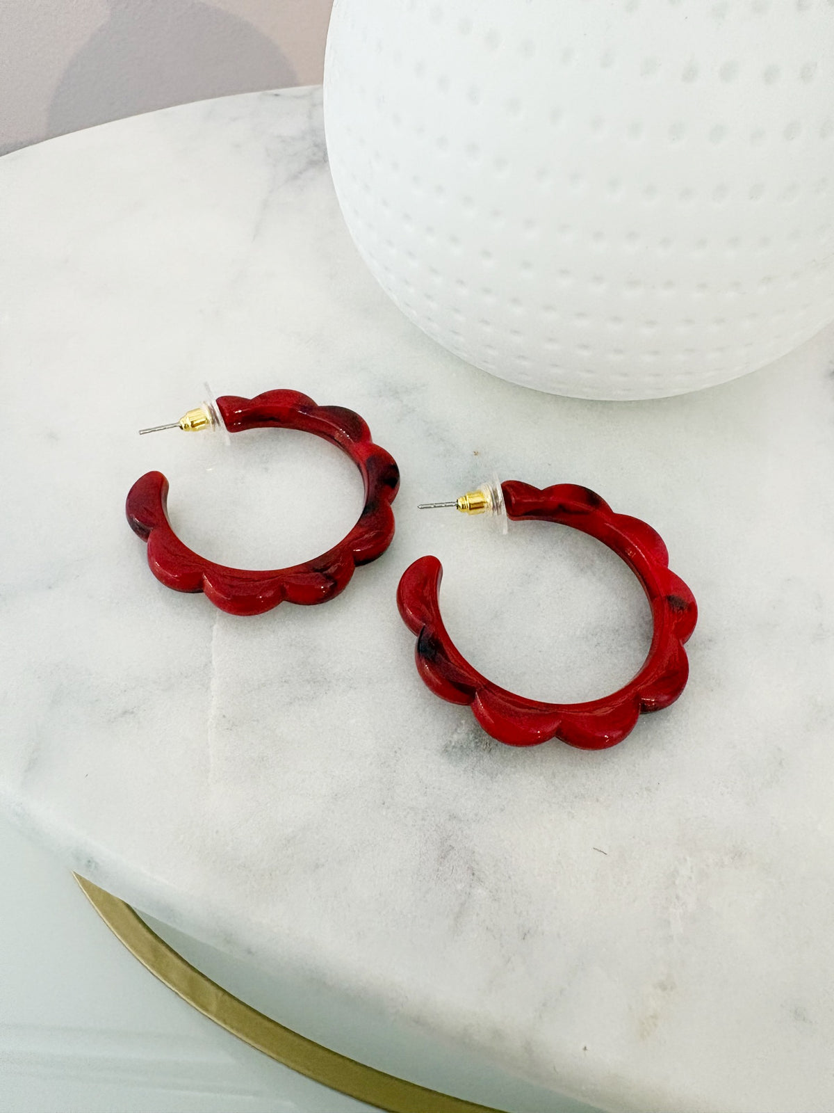 1.5" Scalloped Resin Hoops {Crimson}