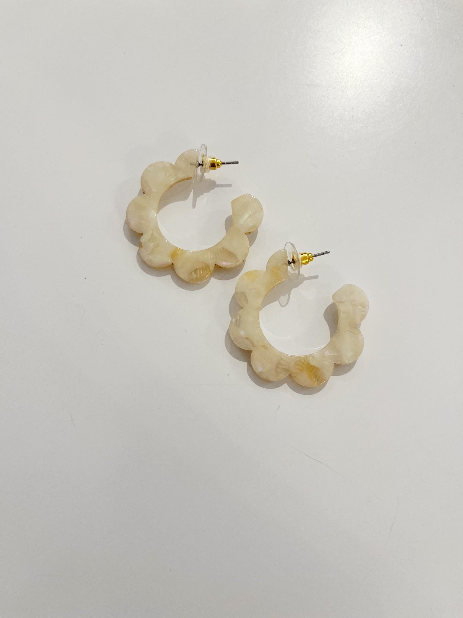 1.5" Flower Acrylic Hoop Earrings {Cream}