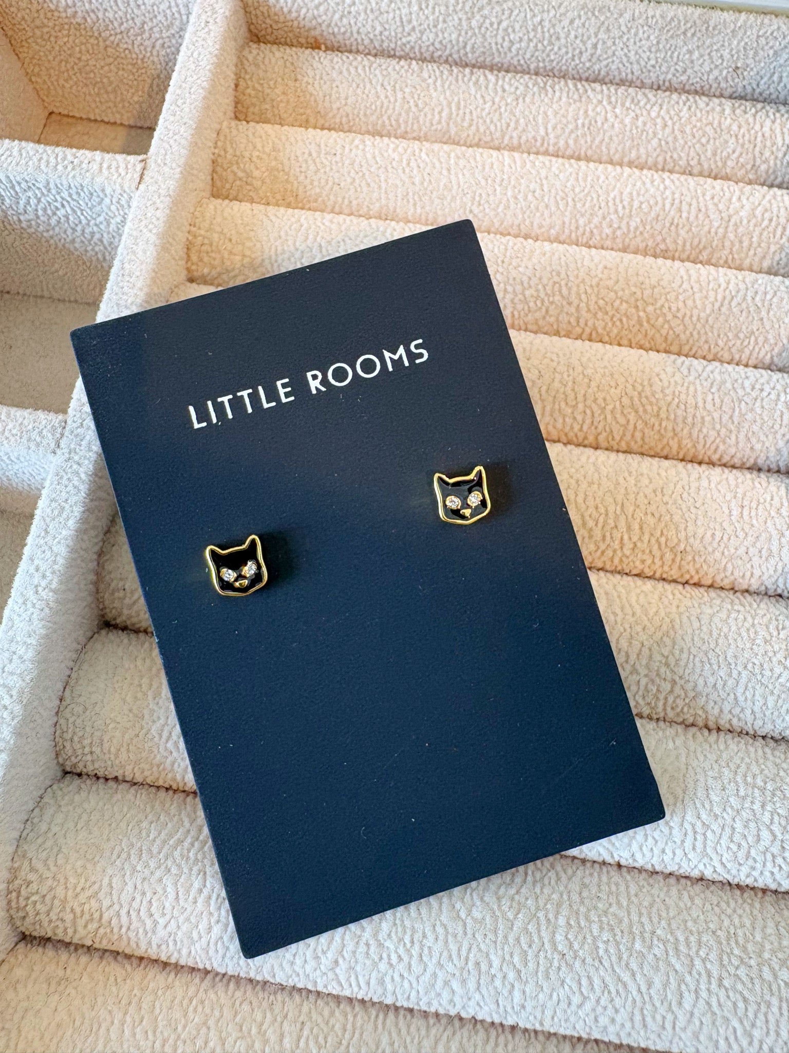 Sparkle Eye Cat Stud Earrings {Gold}