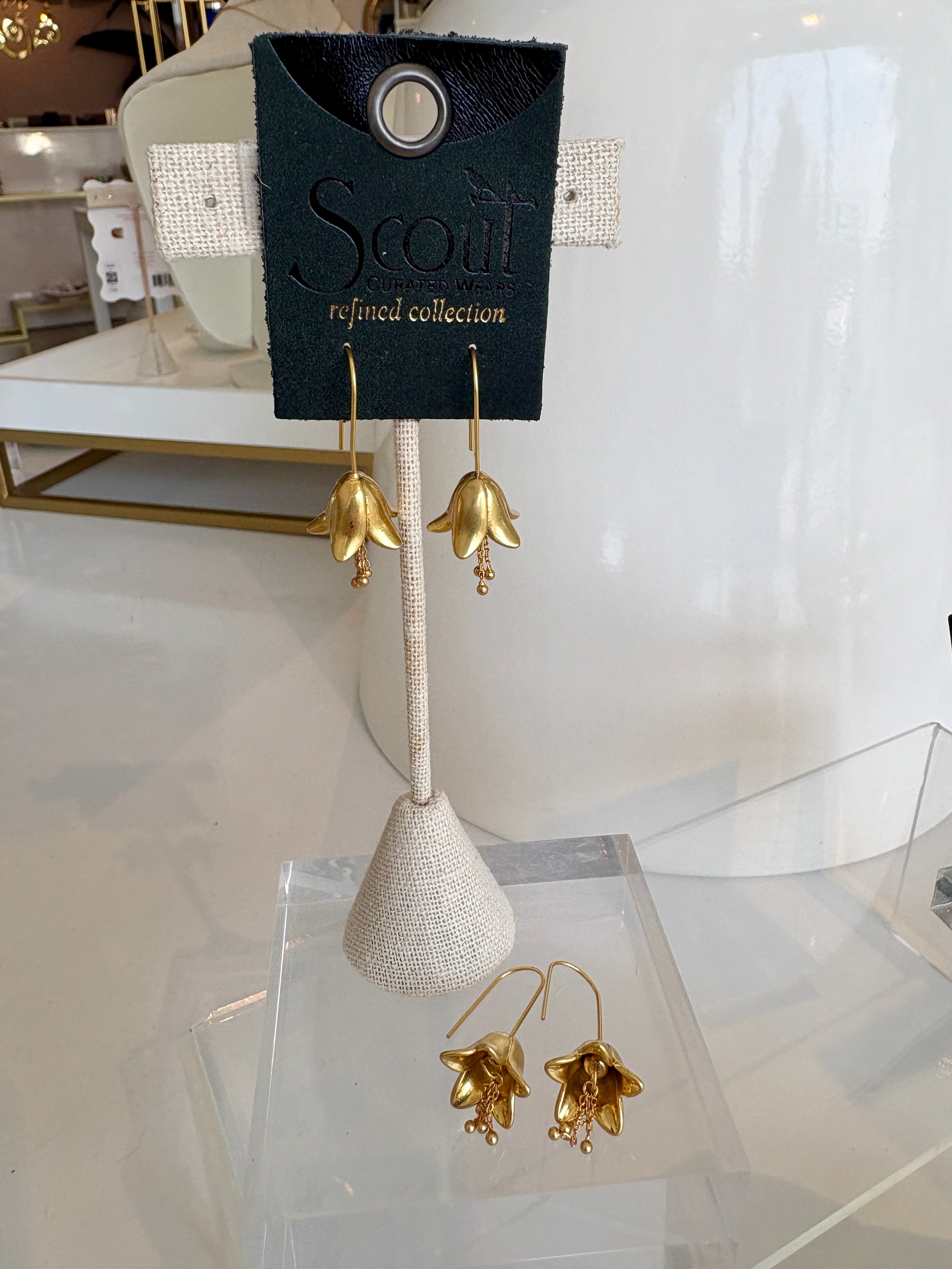 Refined Icon Lily Drop Earrings {Gold}