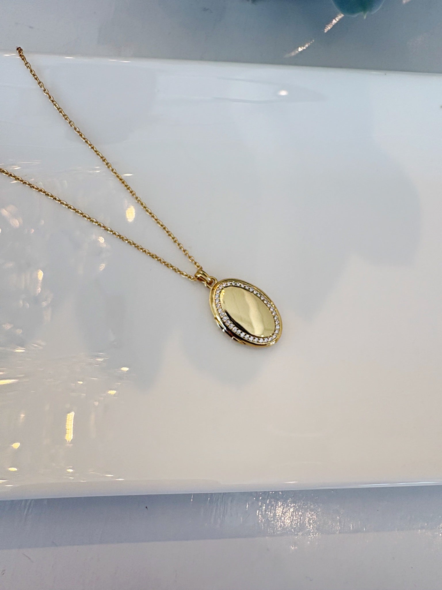 Classic Vivian Locket {Gold}