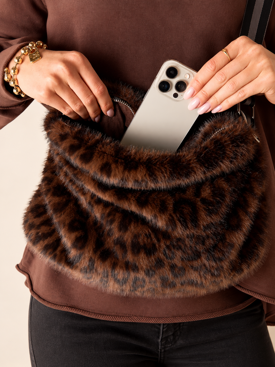 Chamonix Crossbody Bag {Leopard}
