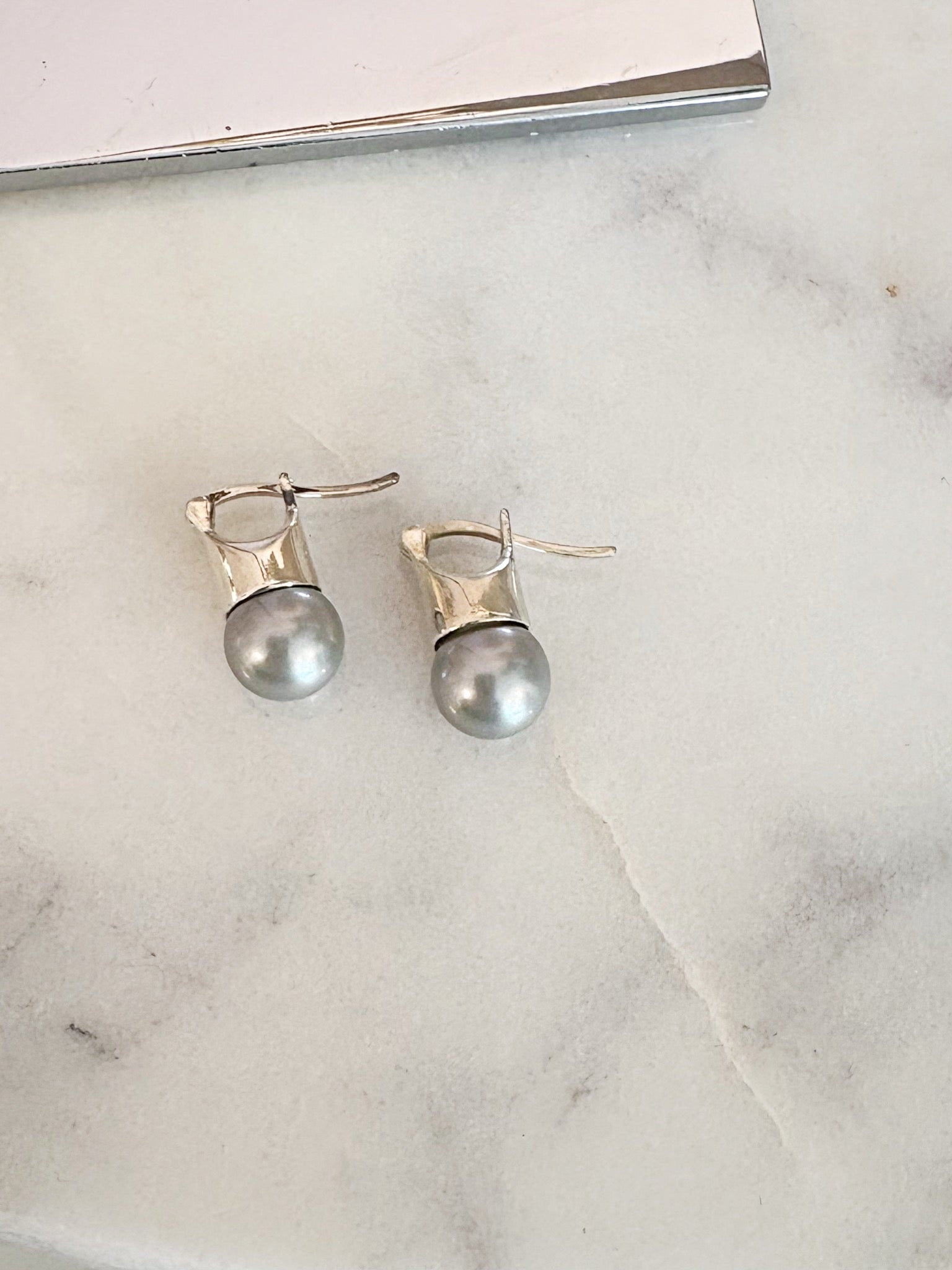 Pearl Dangle Earring {Silver}