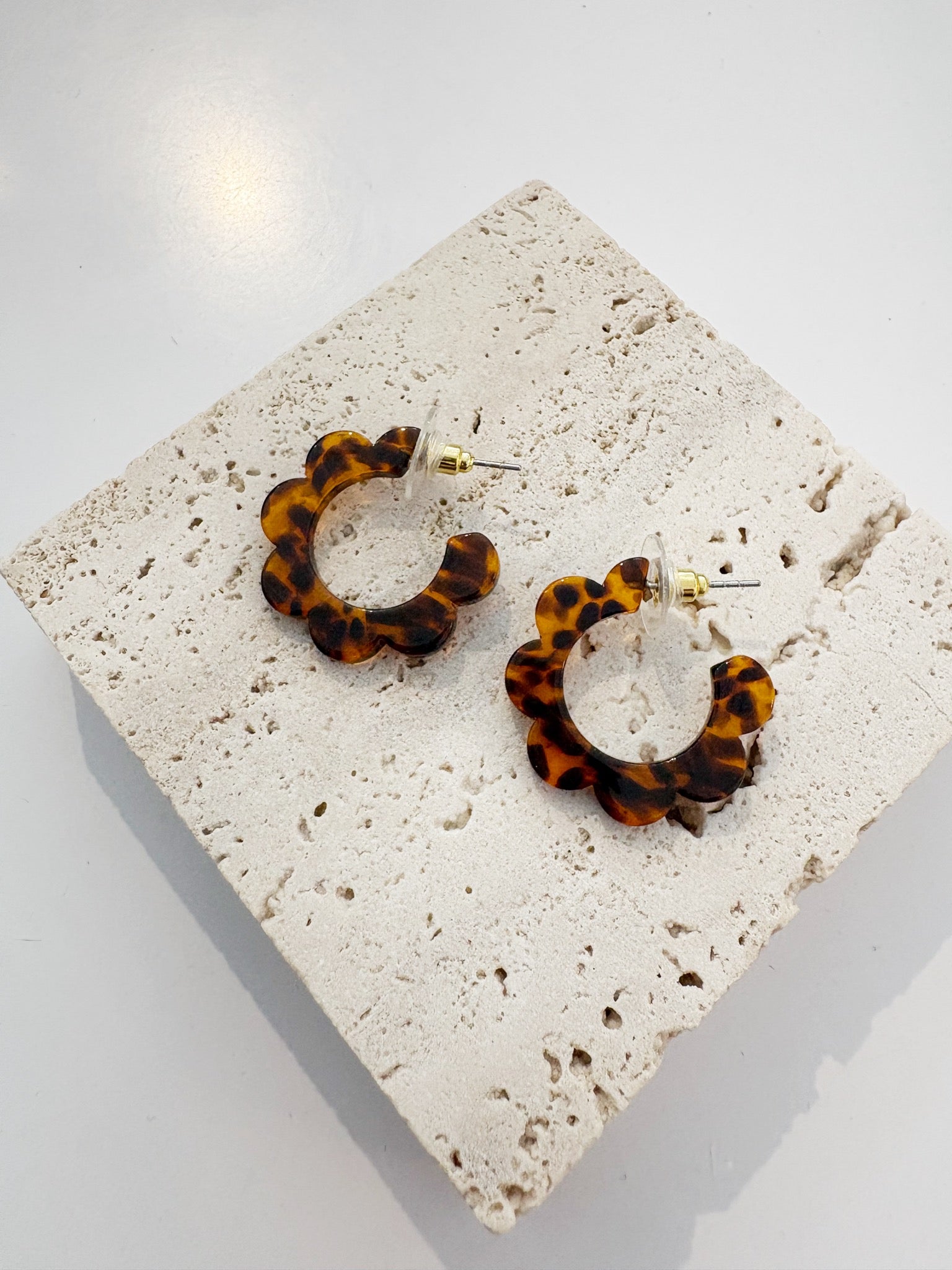 1" Acrylic Flower Post Hoop Earrings {Tortoise}