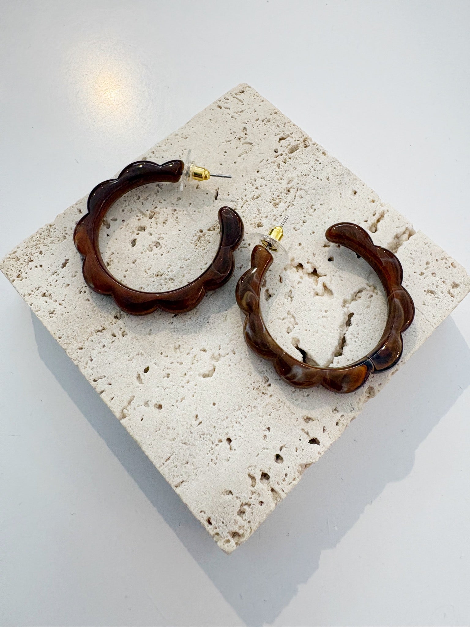 1.5" Scalloped Resin Hoop {Cocoa}