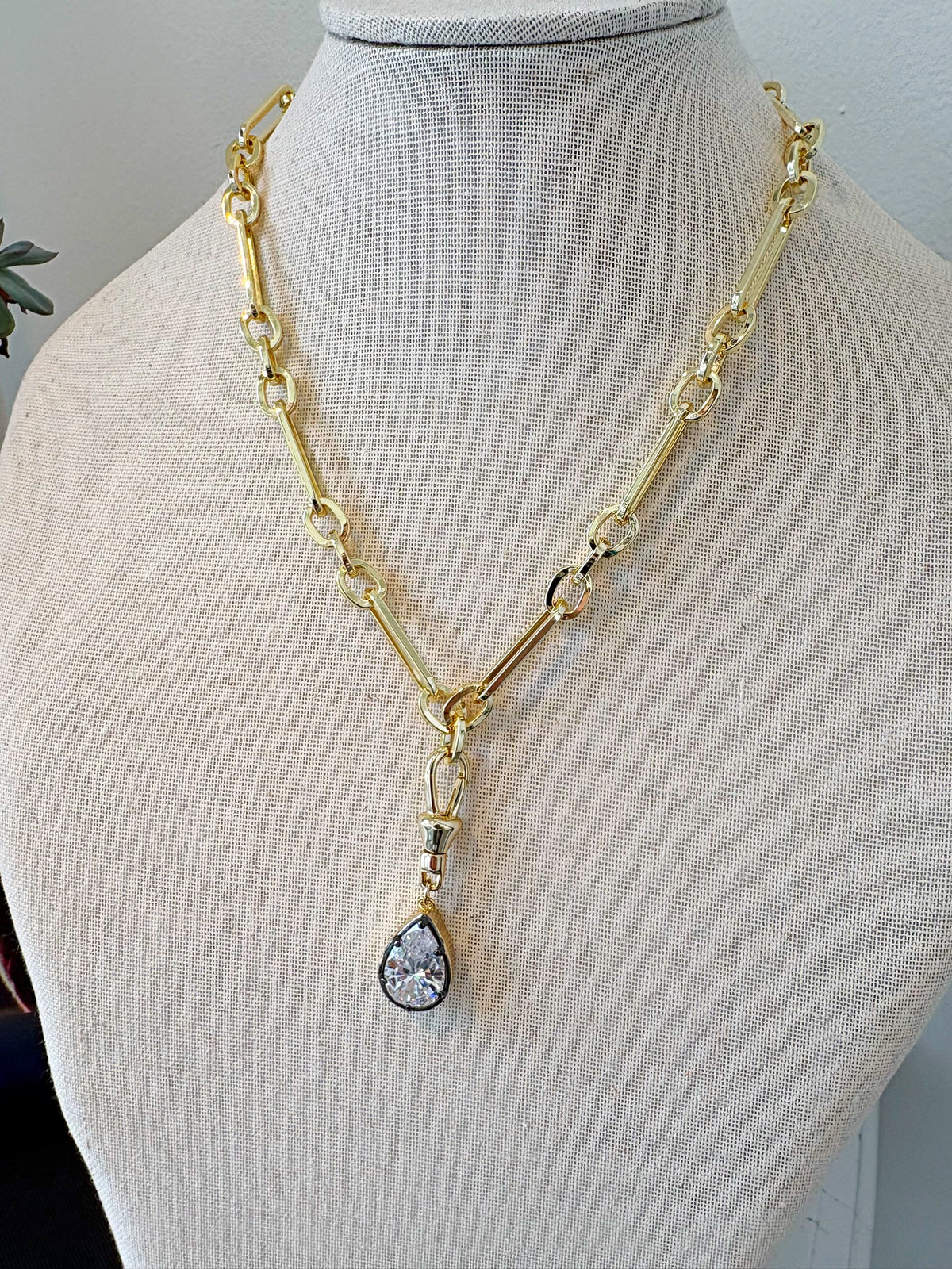 Elongated Paperclip & Lumi Pendant Necklace {Gold}