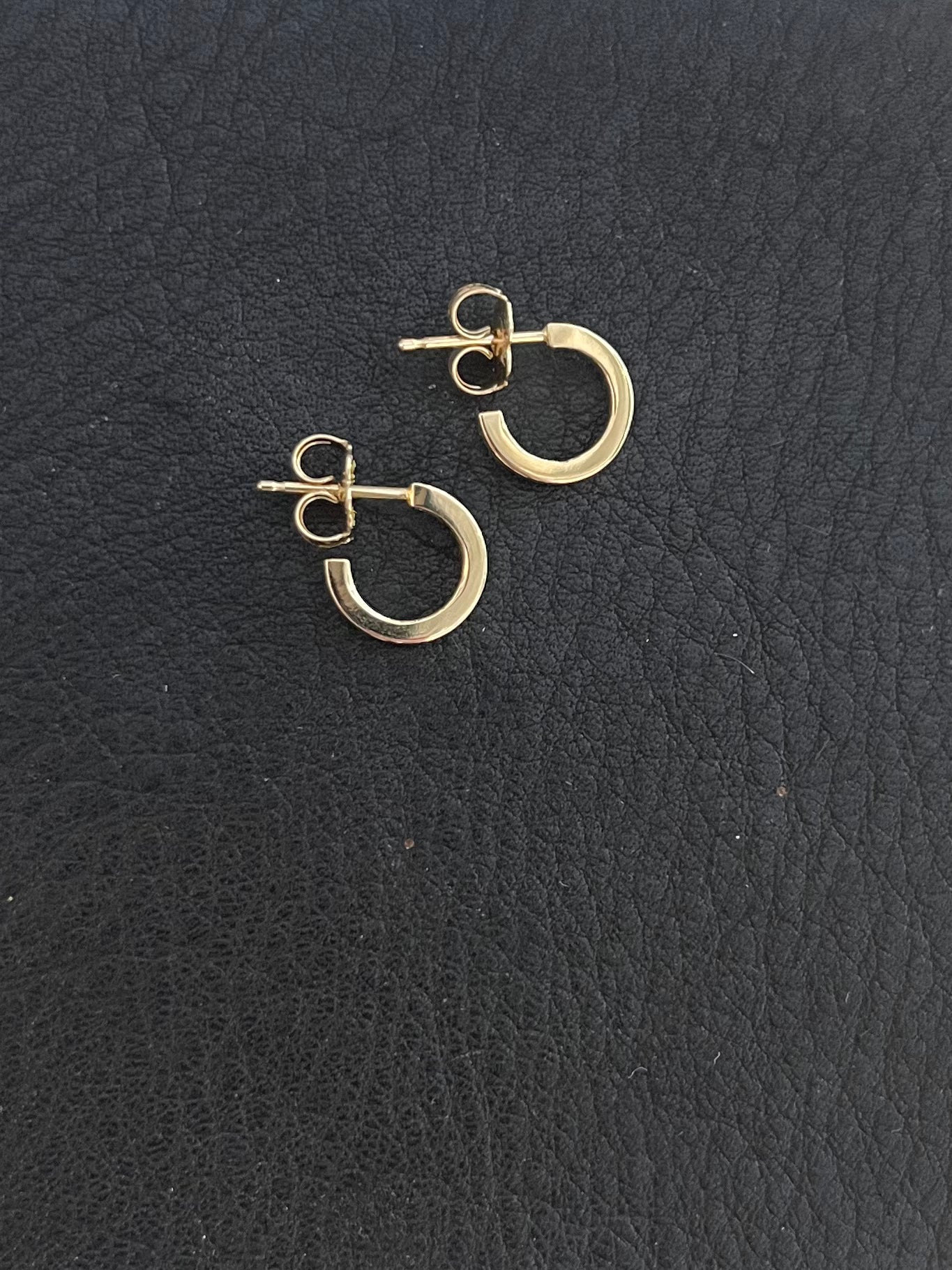 Huggie Hoop Earrings {14kt}