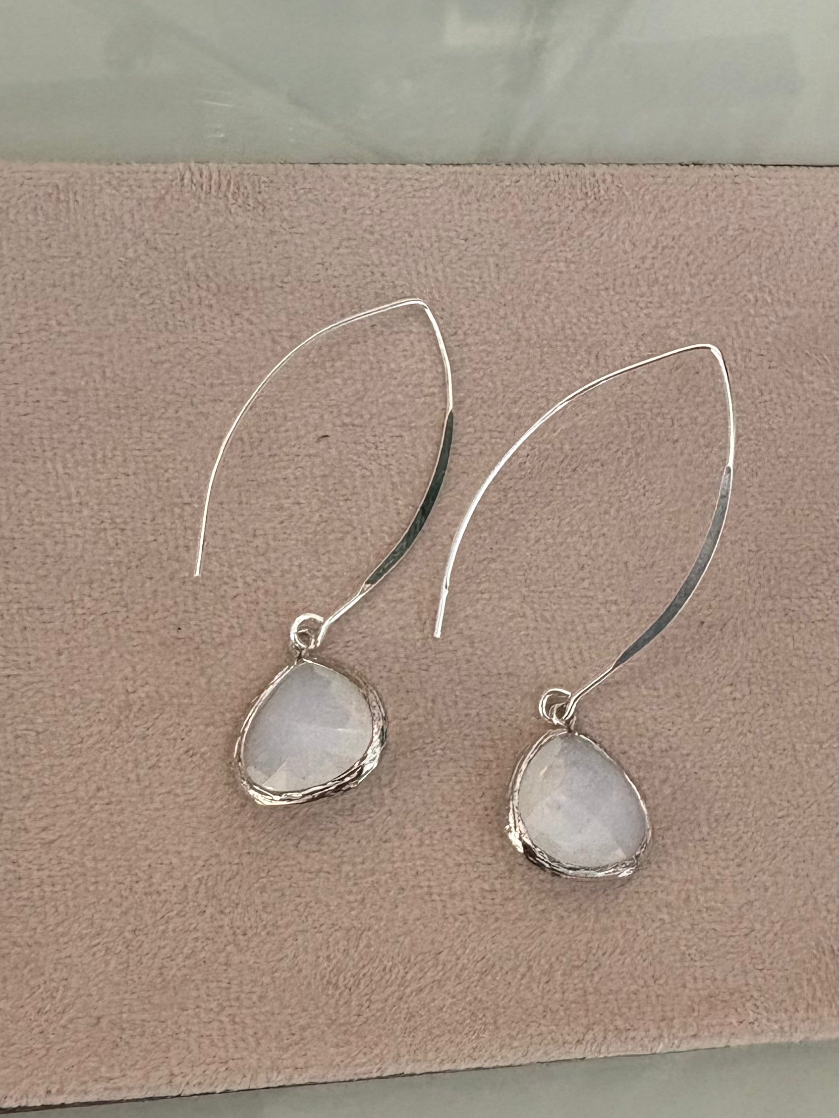 Teardrop Hooking Earrings {Silver/Opalite}