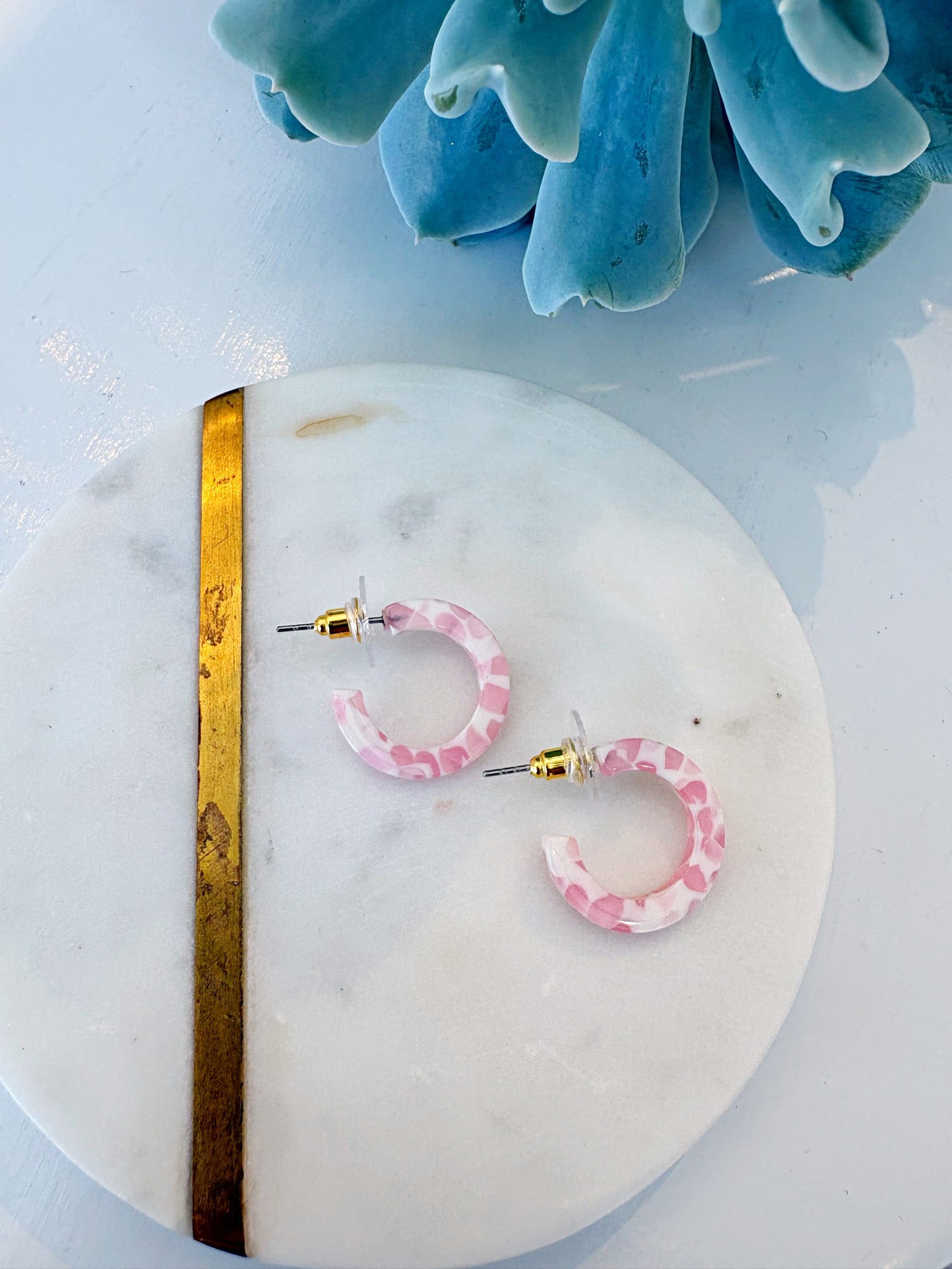 .75" Acrylic Post Hoop Earrings {Pink Pebble}