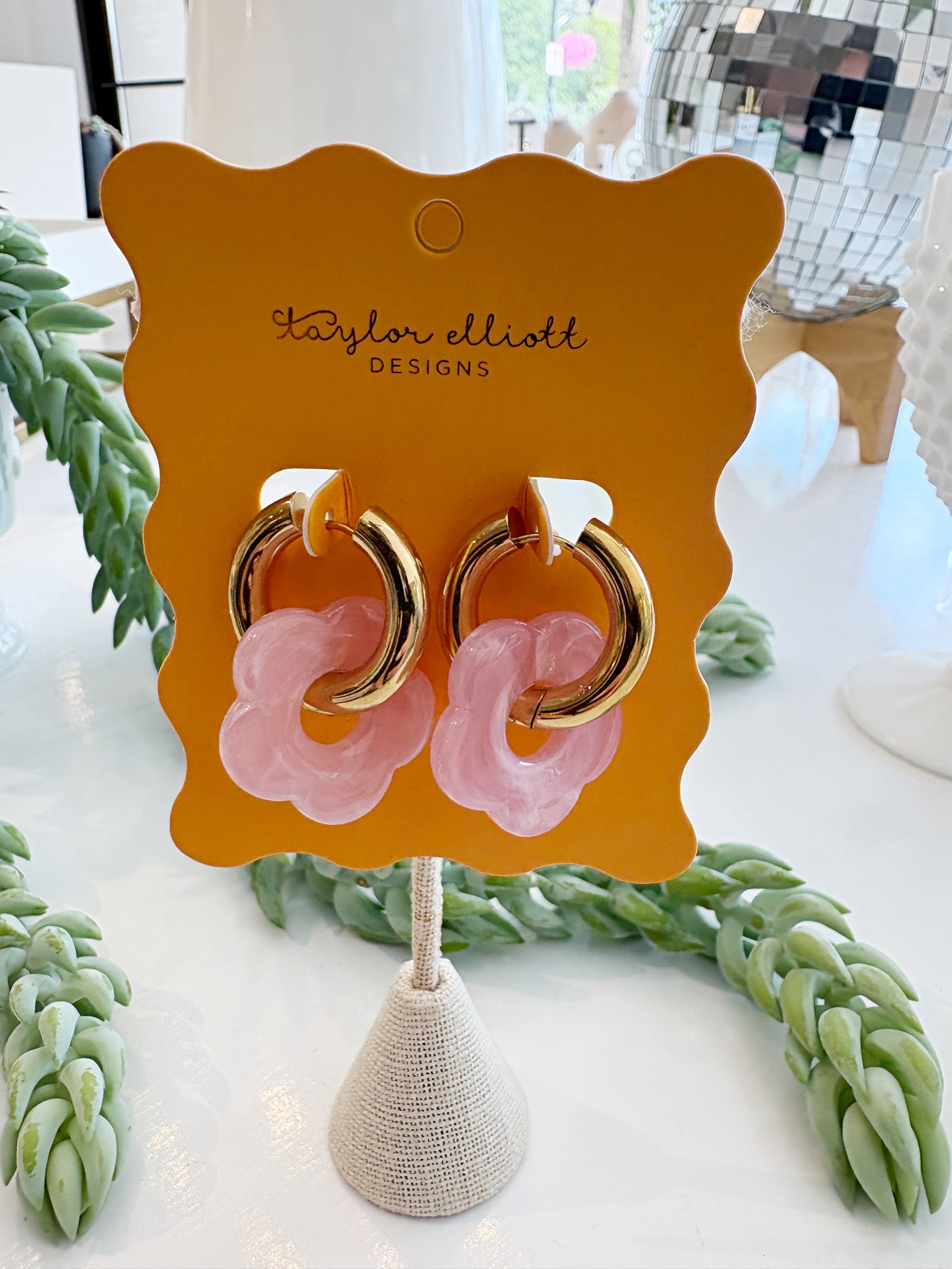 Laurel Acrylic Flower Huggie Earring {Gold/Pink}