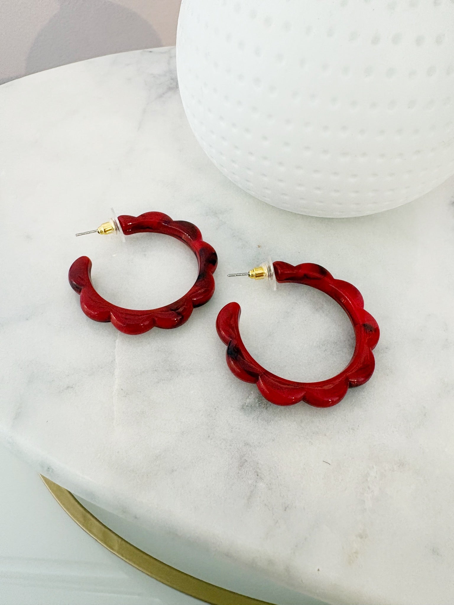 1.5" Scalloped Resin Hoops {Crimson}