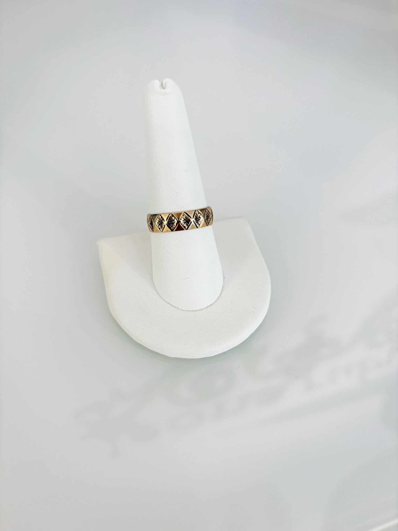 Deco Band Ring {10kt/Estate}