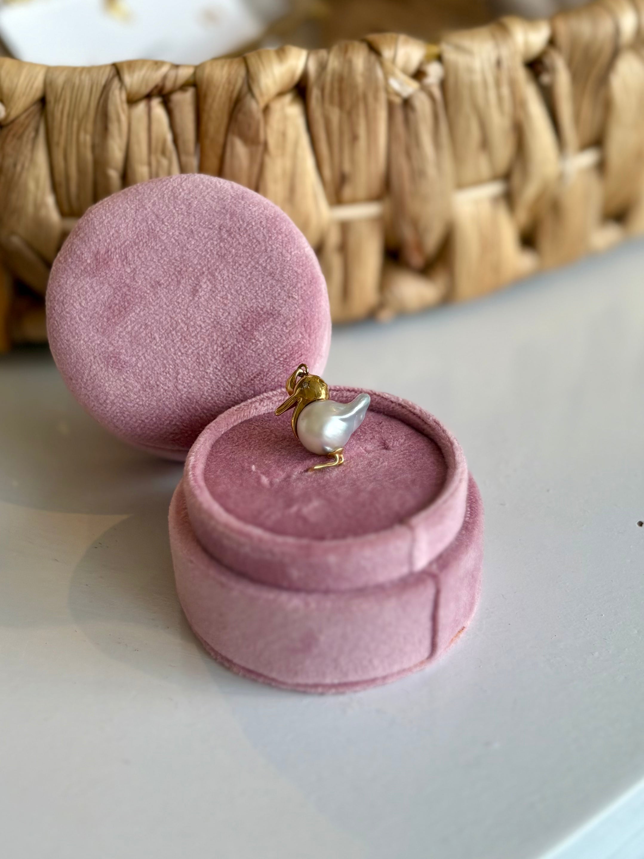 Keshi Pearl Duck Pendant {18kt/Estate}