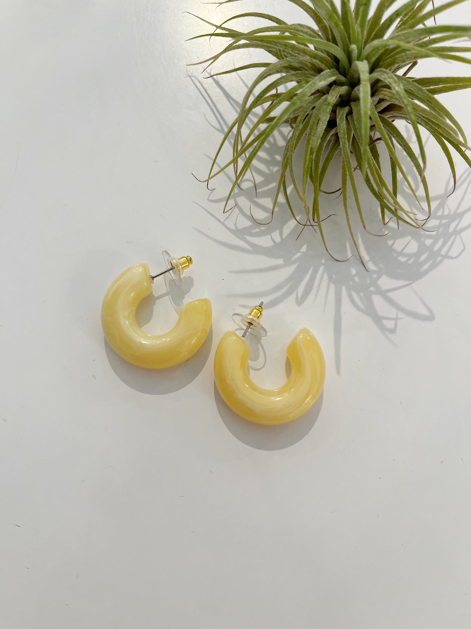 1" Chunky Resin Hoop Earrings {Yellow}