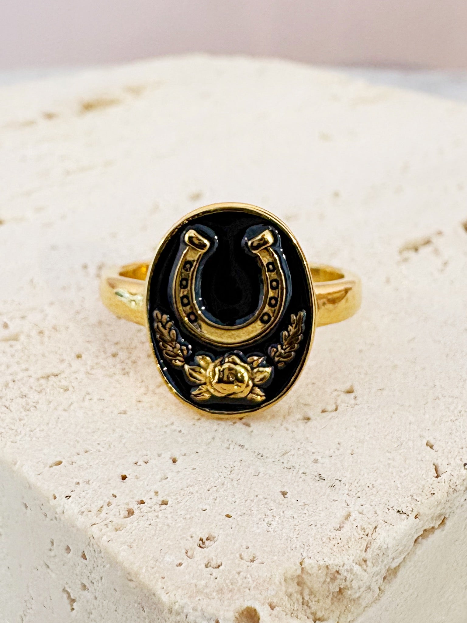 Lucky Horseshoe Ring {Gold}