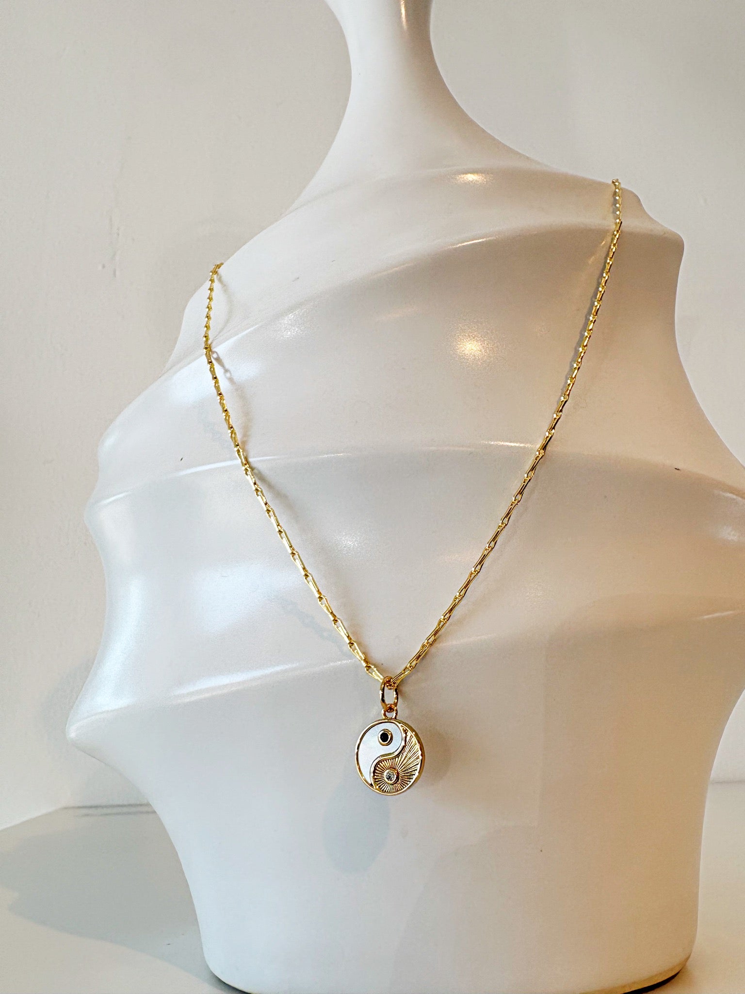 Ava Yin Yang Odette Chain Necklace {Gold}