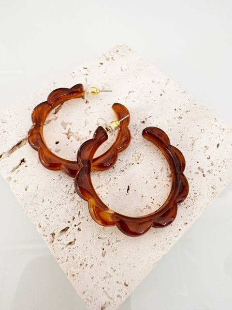 1.5" Scalloped Resin Hoop {Amber}