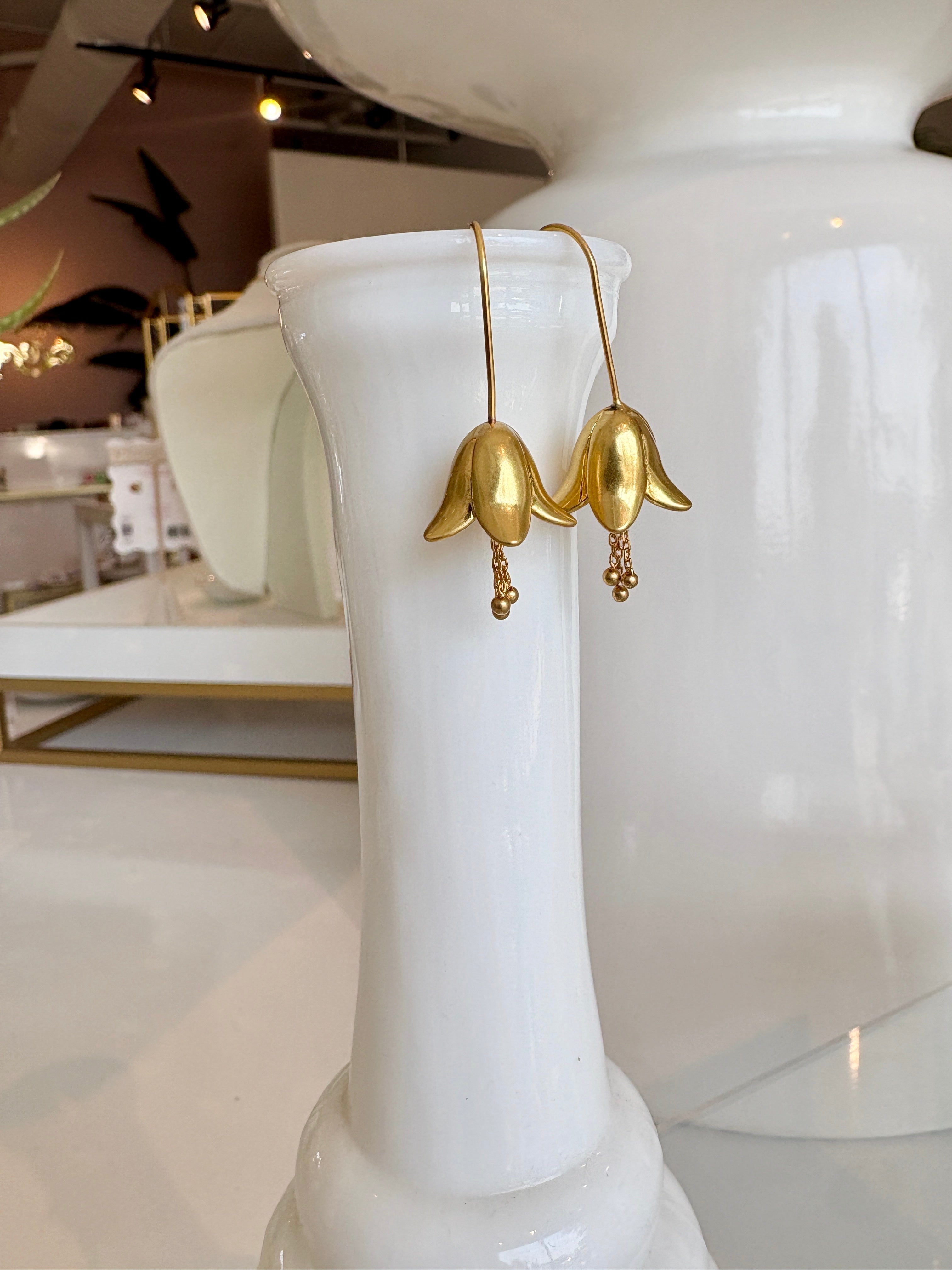 Refined Icon Lily Drop Earrings {Gold}