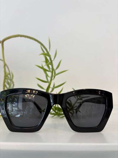 Palma Oversized Cateye Sunglasses {Black}