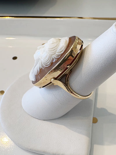 Oval Cameo Ring {12kt/Estate}