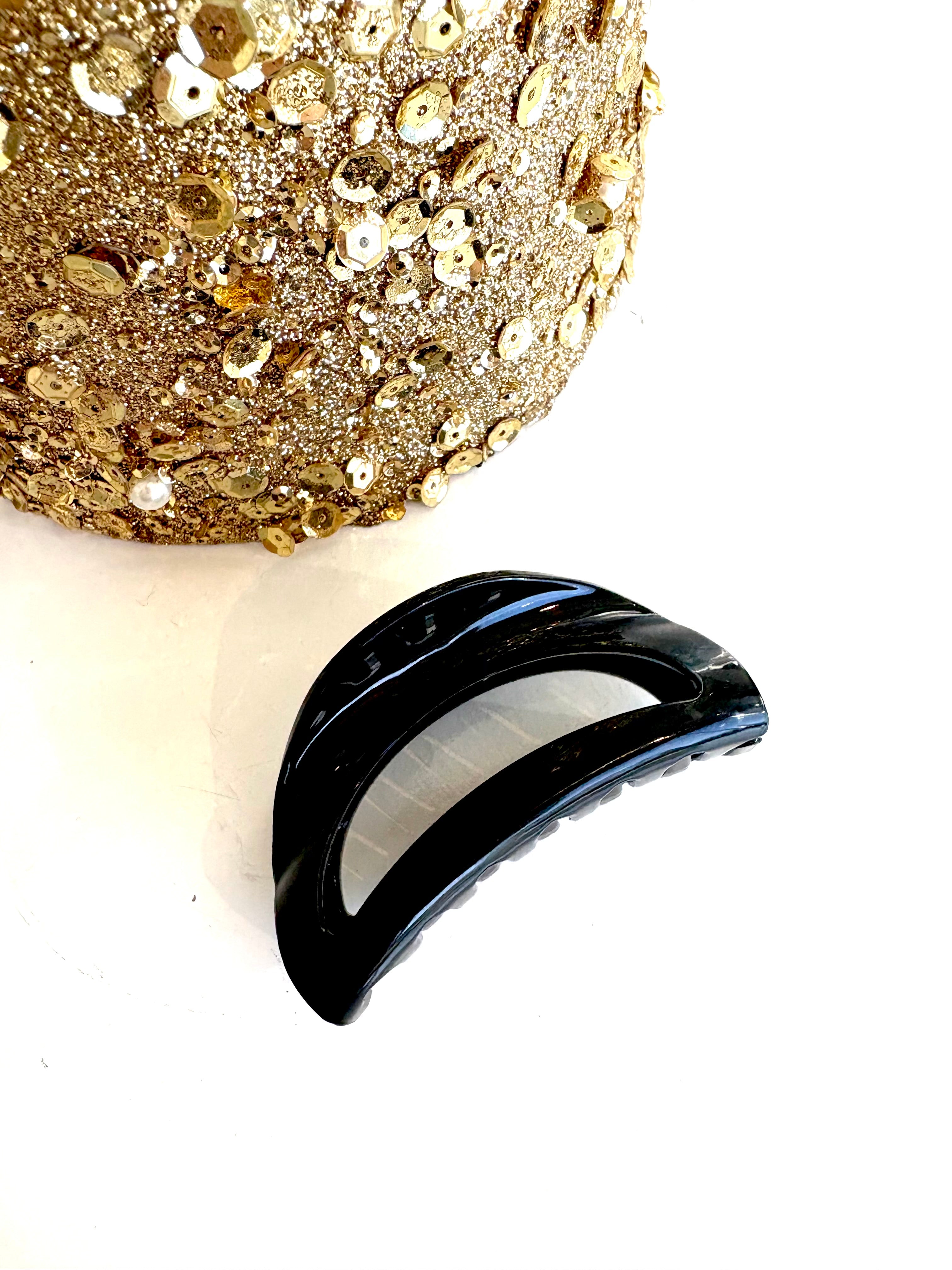 Belle Cutout Curve Claw Clip {Black}