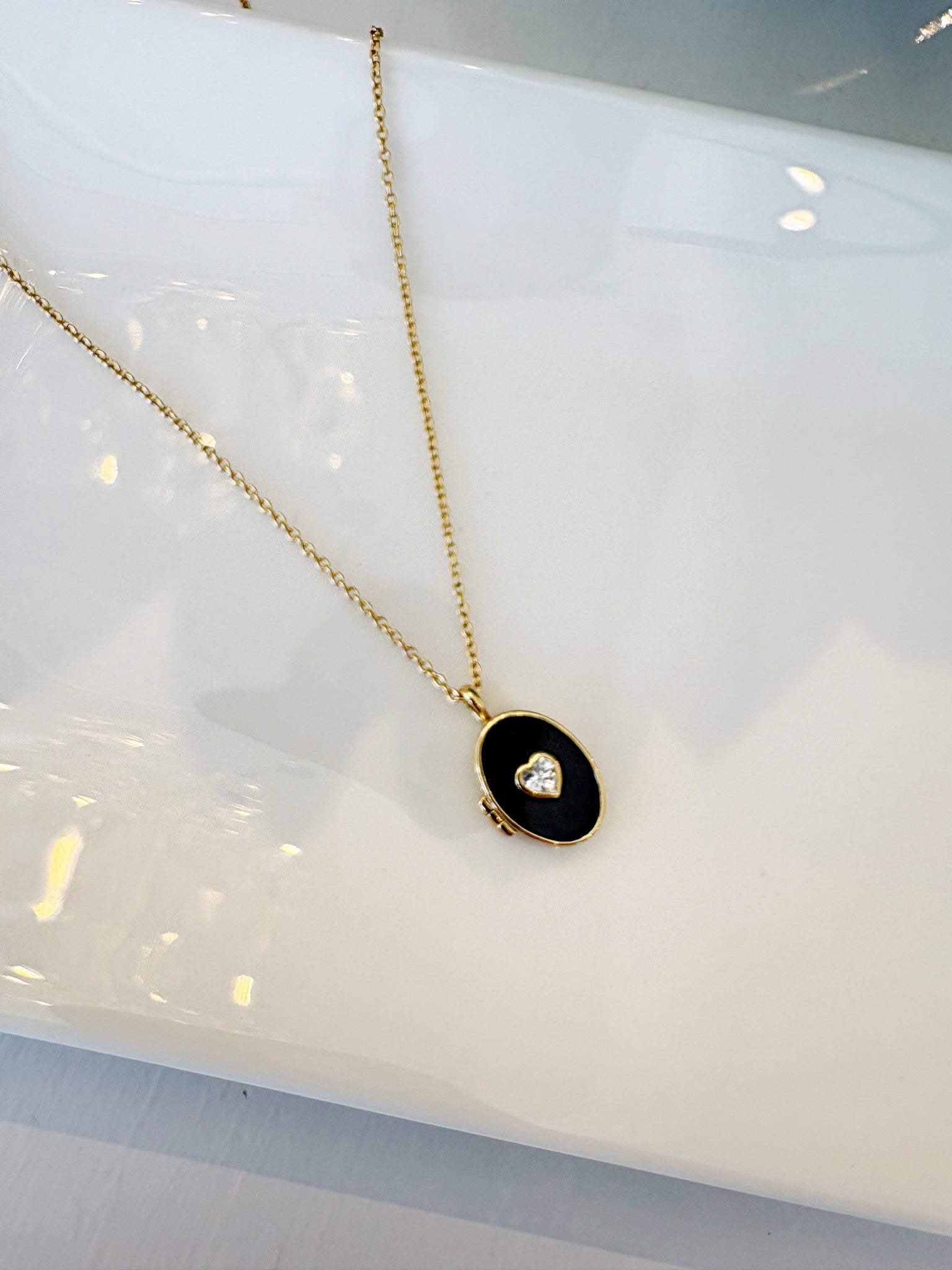 Mysterious Heart Locket {Gold}